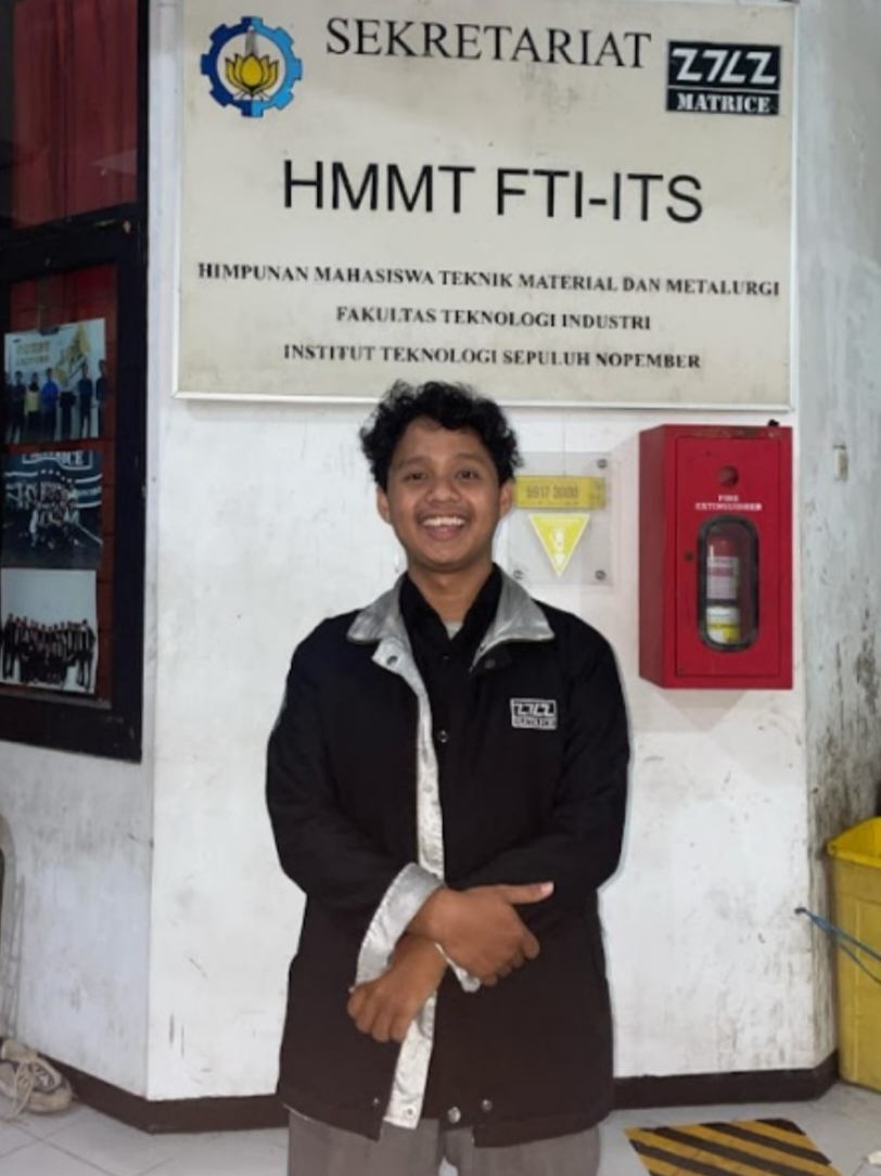 Dari Penjual Minuman ke Kampus, Asa Ridho Mengukir Masa Depan di Teknik Material dan Metalurgi ITS 